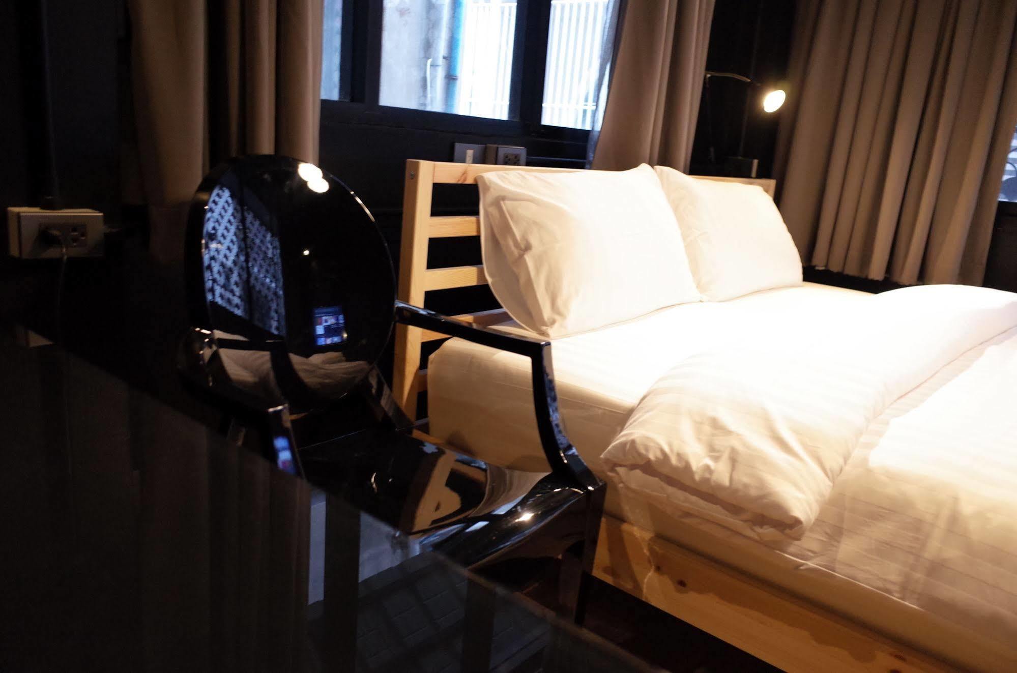C40Winks Hostel Bangkok Bagian luar foto